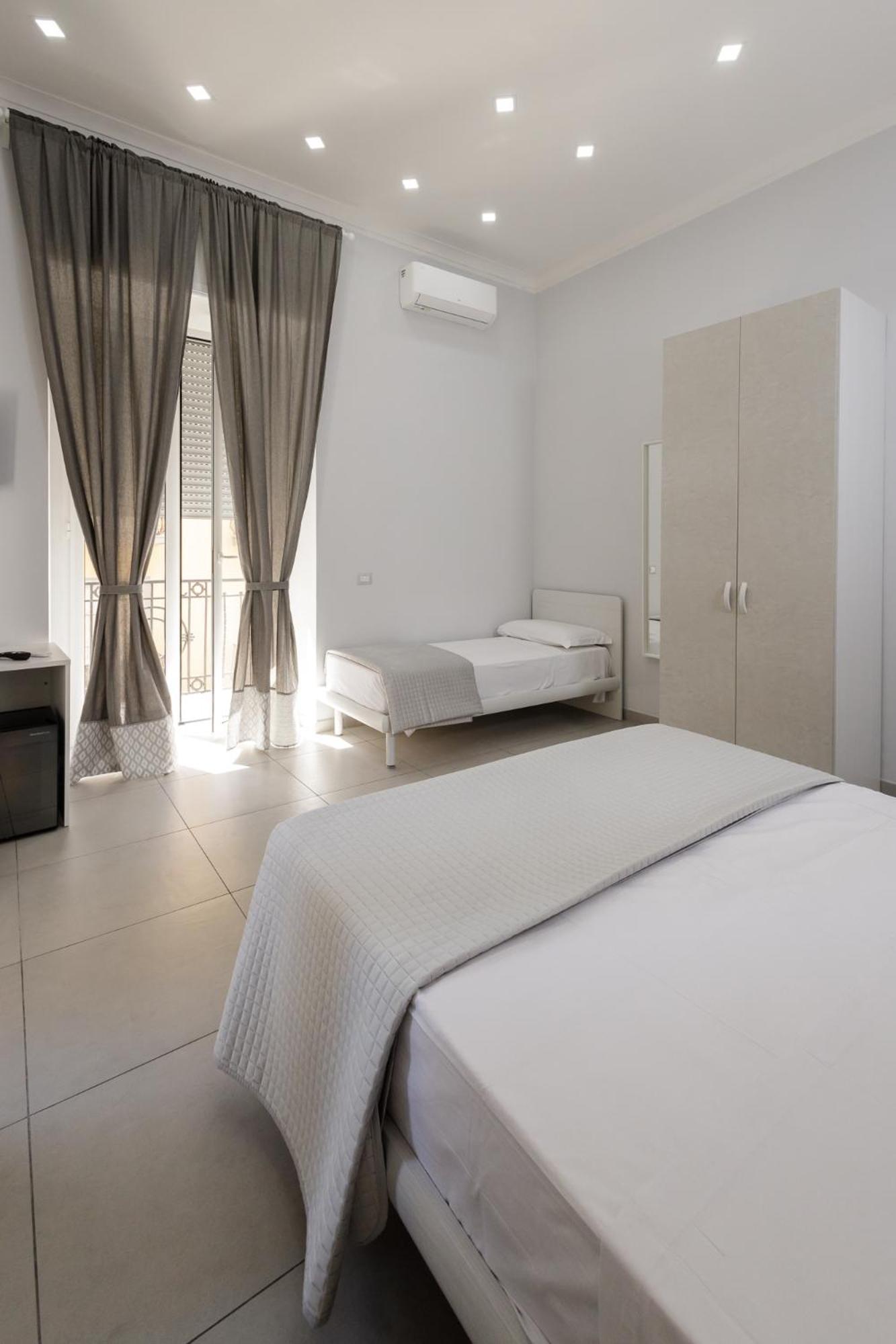 Hotel Caroline'S House Neapol Zewnętrze zdjęcie