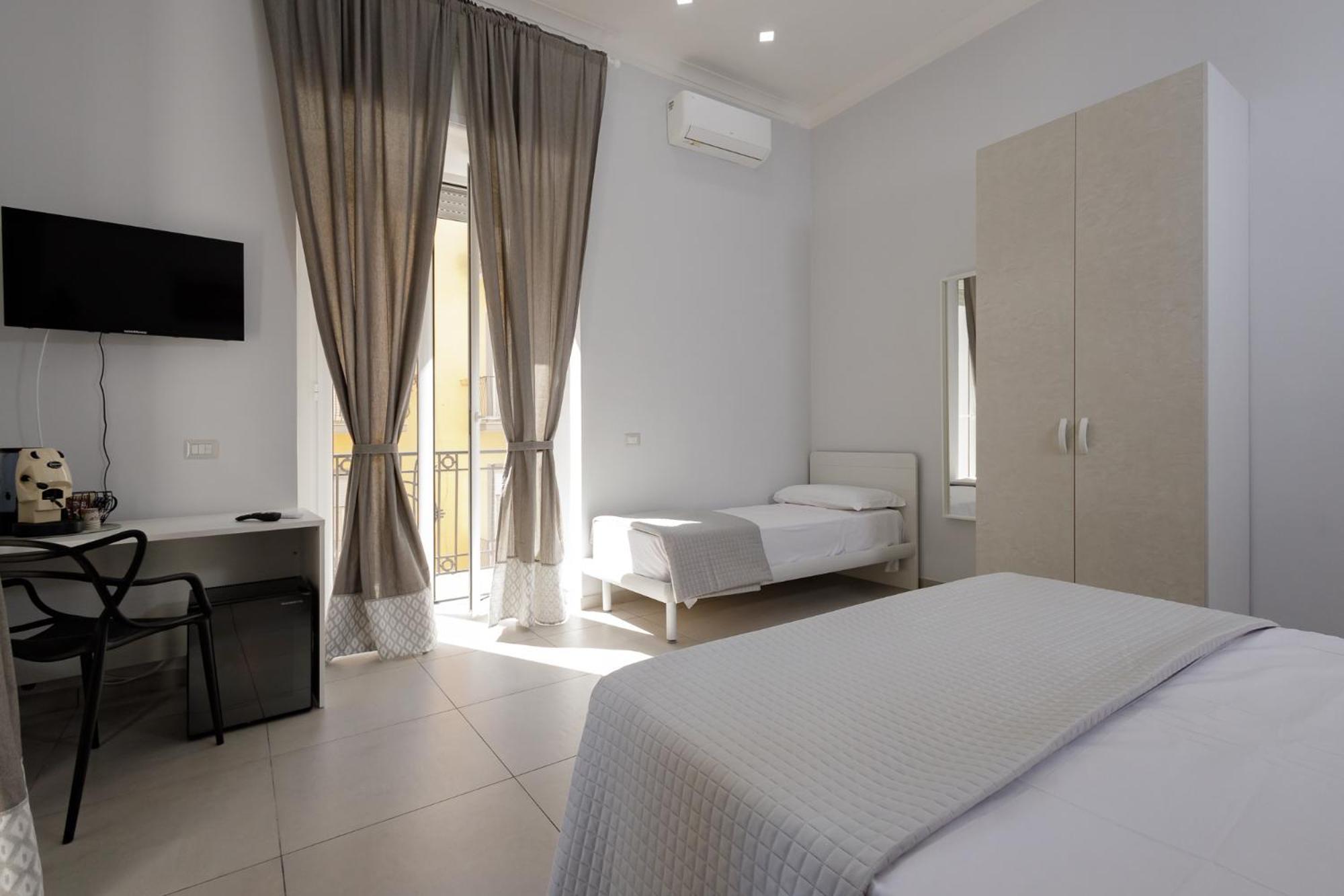 Hotel Caroline'S House Neapol Zewnętrze zdjęcie