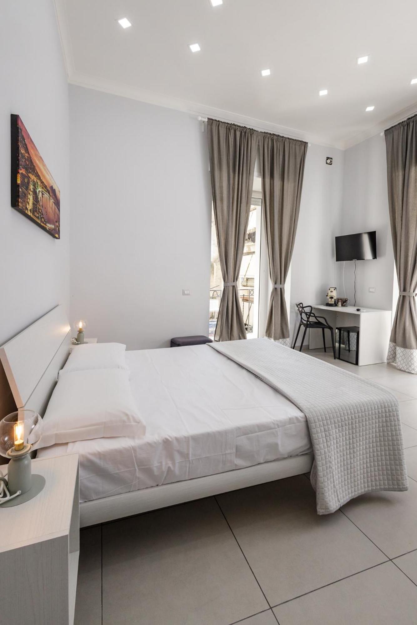 Hotel Caroline'S House Neapol Zewnętrze zdjęcie