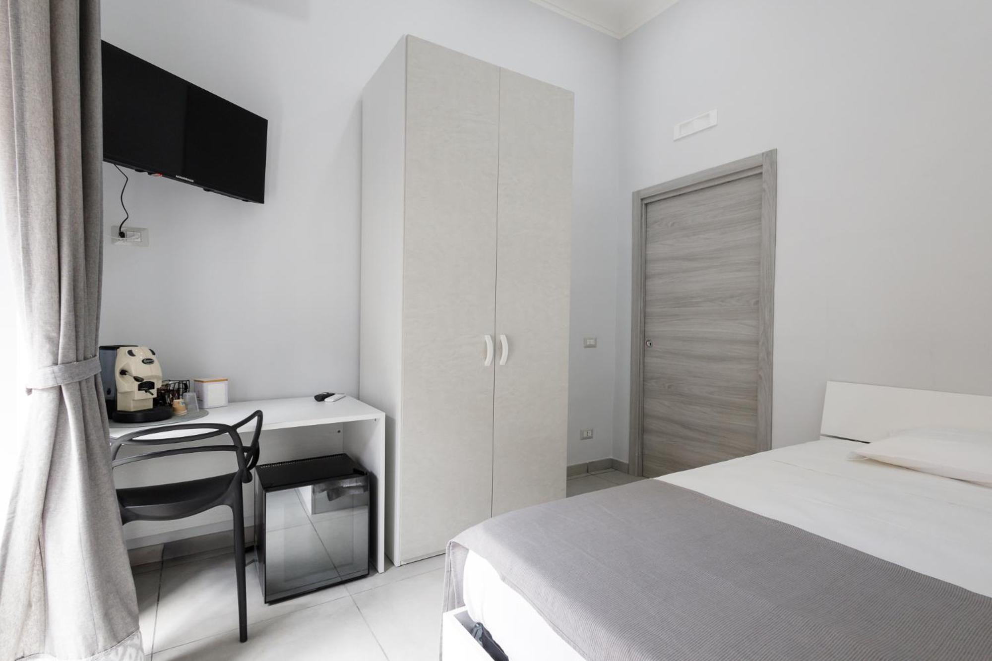 Hotel Caroline'S House Neapol Zewnętrze zdjęcie
