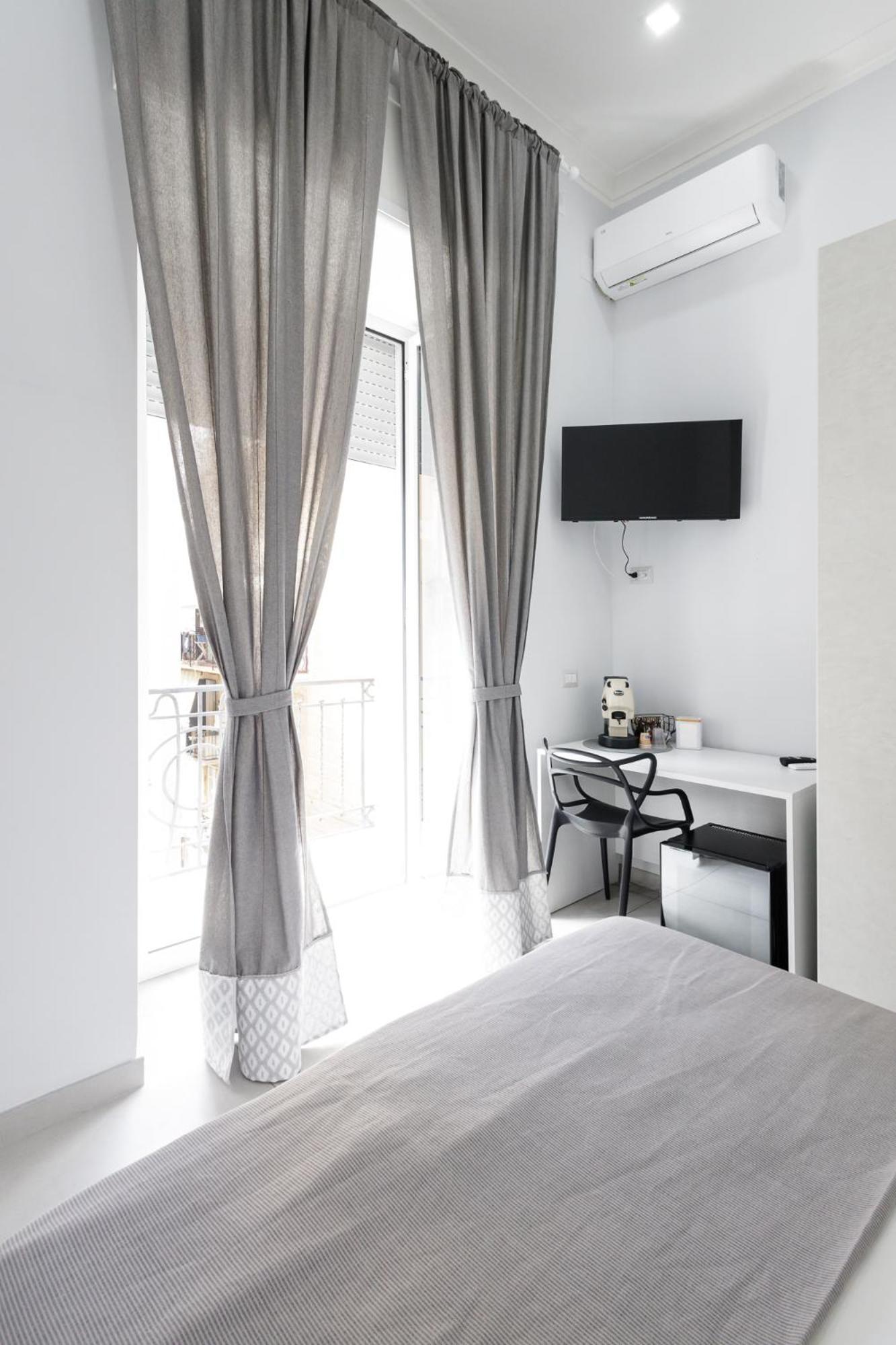 Hotel Caroline'S House Neapol Zewnętrze zdjęcie